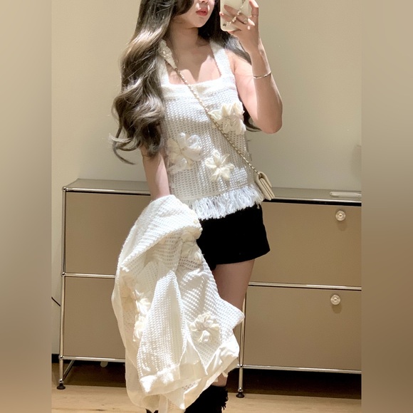 Elegant Handcrafted Silk Flower Knit Set - Cardigan & Camisole - Picture 5 of 6